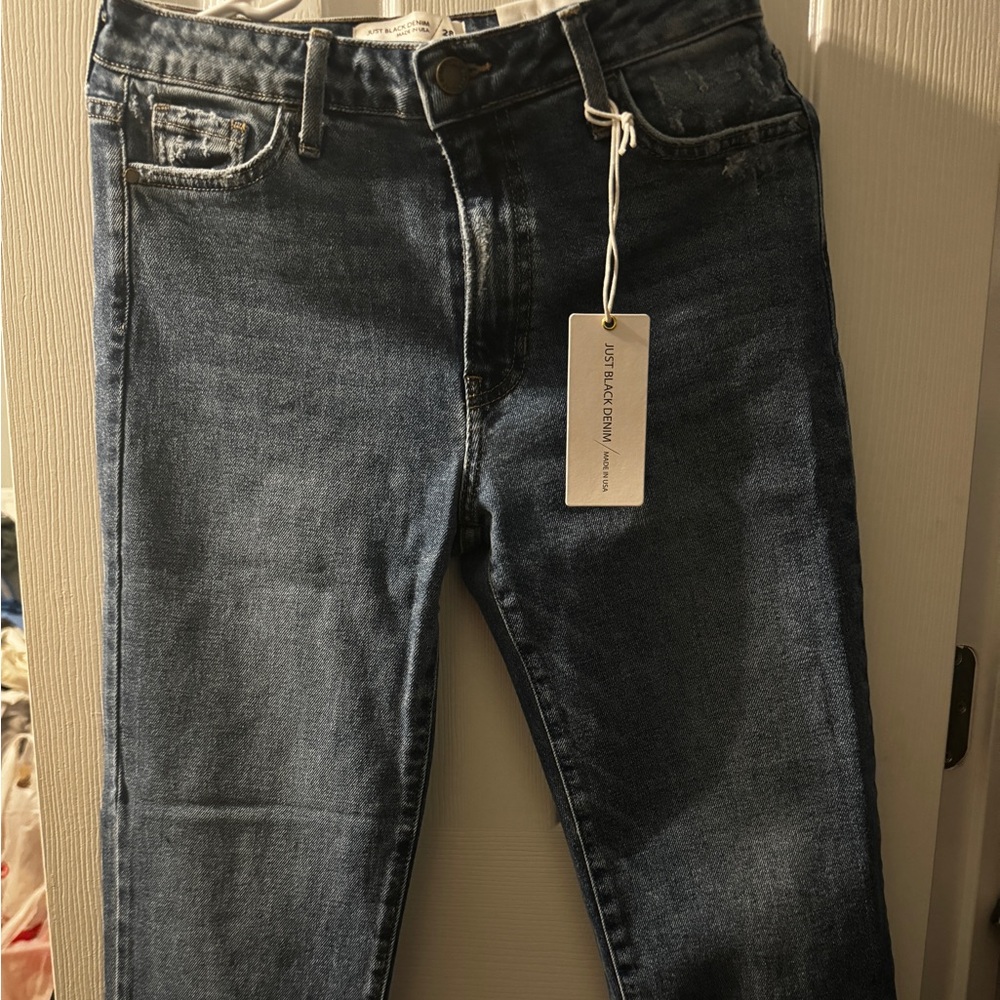 Women’s denim jeans. Super cute, bought 2 by mistake. Size 28